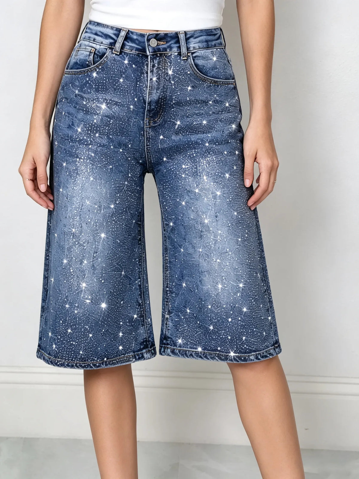 Glitzernde Damen-Jeans-Shorts mit weitem Bein