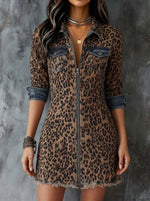 Vestito corto in denim con zip frontale, patchwork e stampa leopardata casual