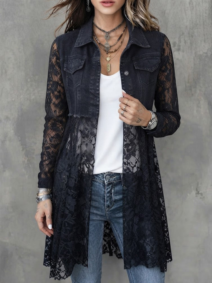 Jeansjacke mit Reverskragen, zwei Brusttaschen, langen Ärmeln, Einsatz aus Spitze und mittellanger Länge