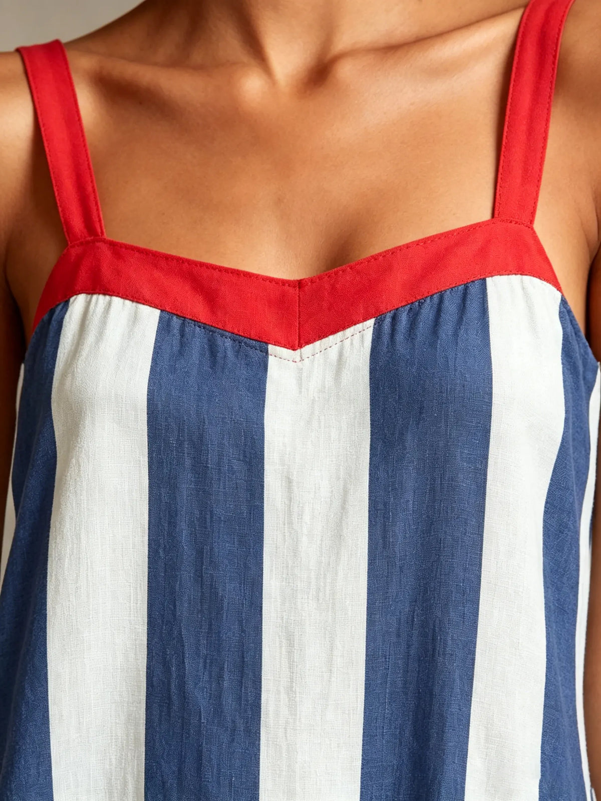 Vestido Maxi de Alças Finas às Riscas com Acabamento em Contraste para Mulher