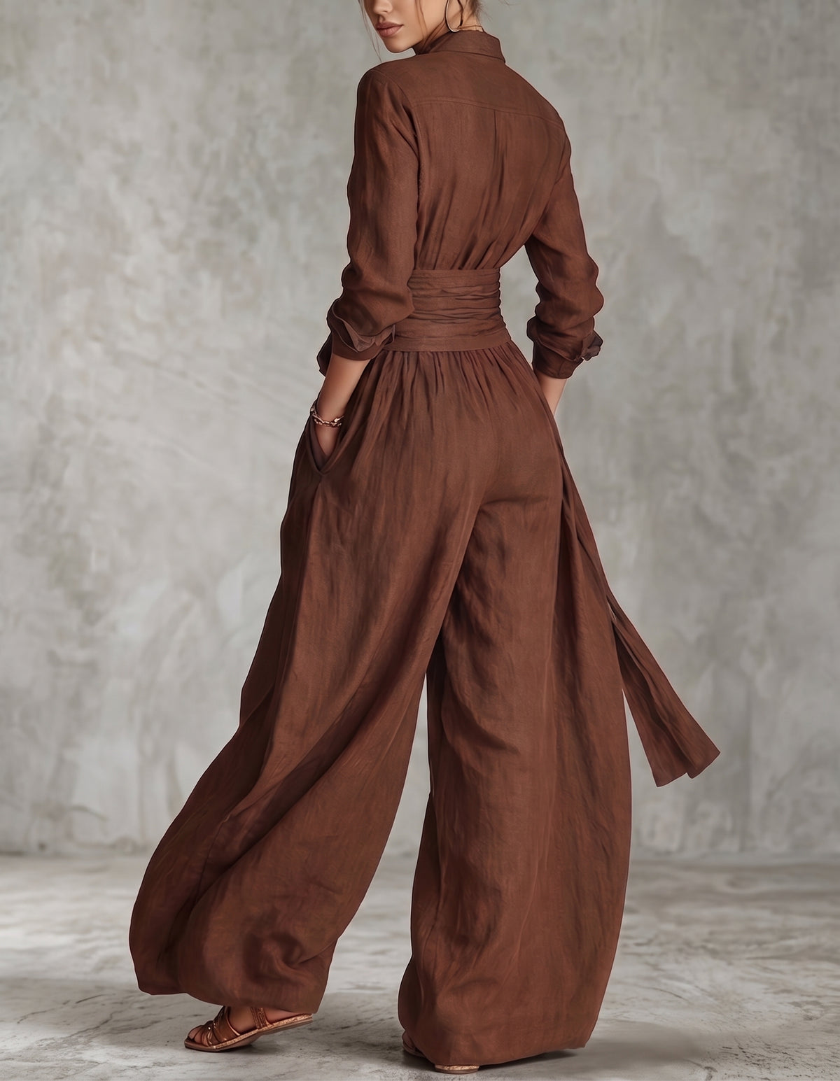 Completo due pezzi con top a collo in tinta unita e pantaloni casual alla moda a vita alta