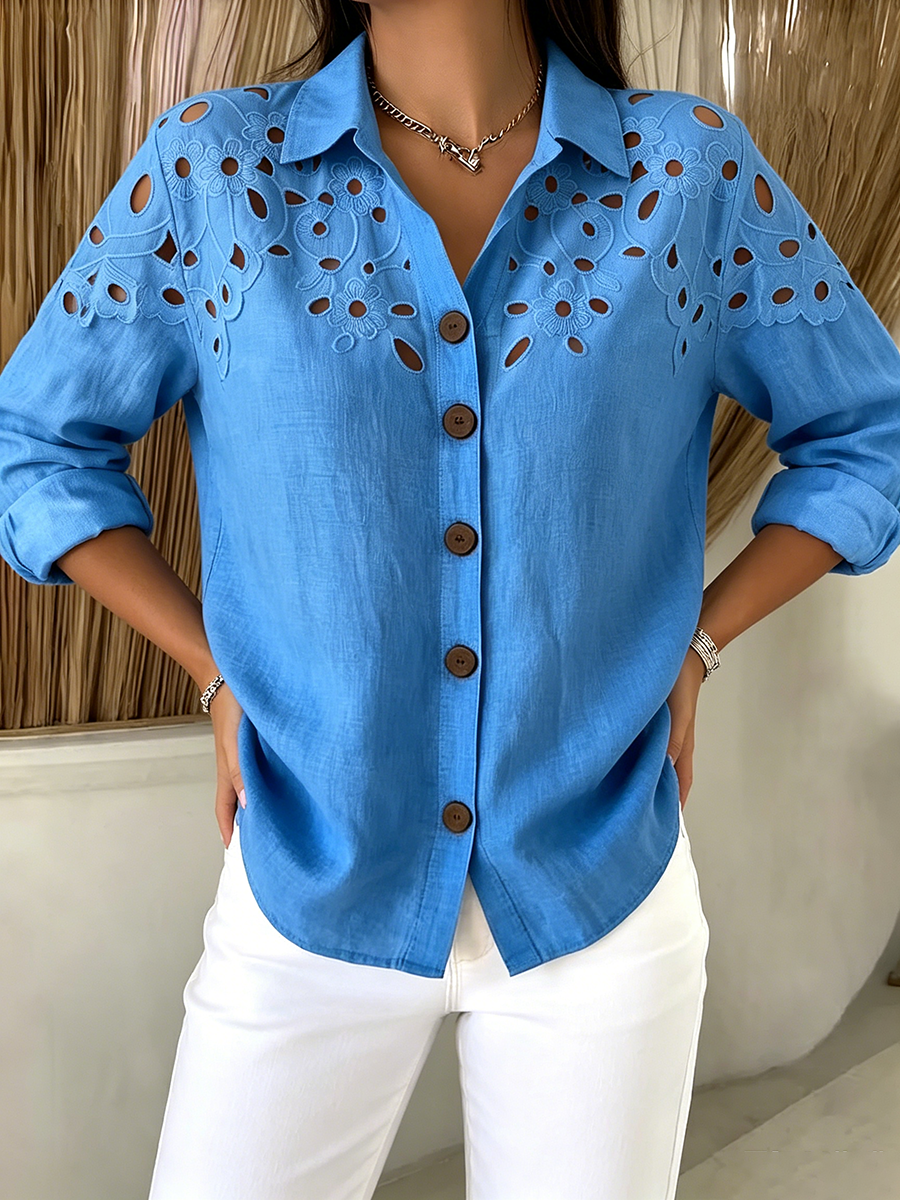 Camicia in cotone-lino con pizzo blu e ritagli