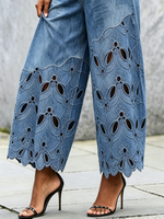Pantaloni di jeans corti con ricamo floreale chic