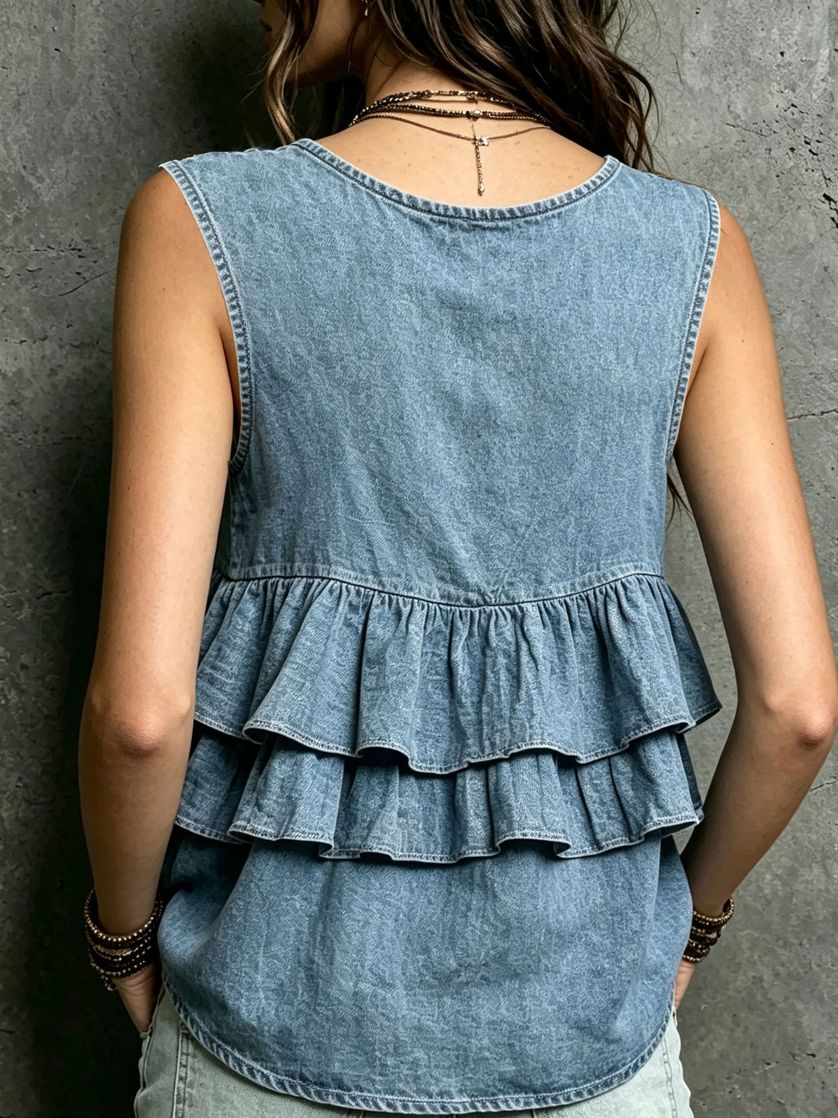 Damen-Jeans-Top mit V-Ausschnitt, gestuftem Volant und ärmellos