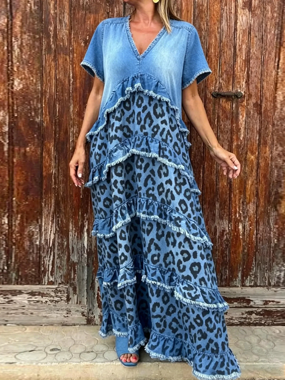 Vestido Maxi de Ganga para Mulher com Patchwork Azul, Estampa de Leopardo e Folhos em Múltiplos Níveis