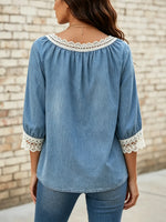 Blusa de mezclilla para mujer con encaje sólido, escote en V y mangas 3/4