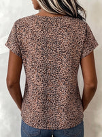 Top in cotone casual rilassato con stampa leopardata e ritagli