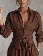 Completo due pezzi con top a collo in tinta unita e pantaloni casual alla moda a vita alta