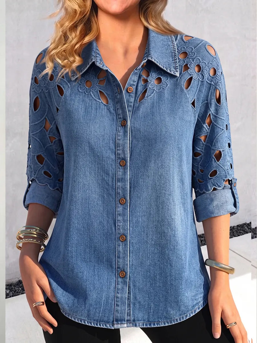 Bluse aus Chambray-Denim mit Blumen-Ausschnitt und Knopfleiste
