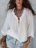 Blouse rétro à volants avec col en V et nouée devant