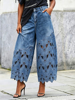 Pantaloni di jeans corti con ricamo floreale chic