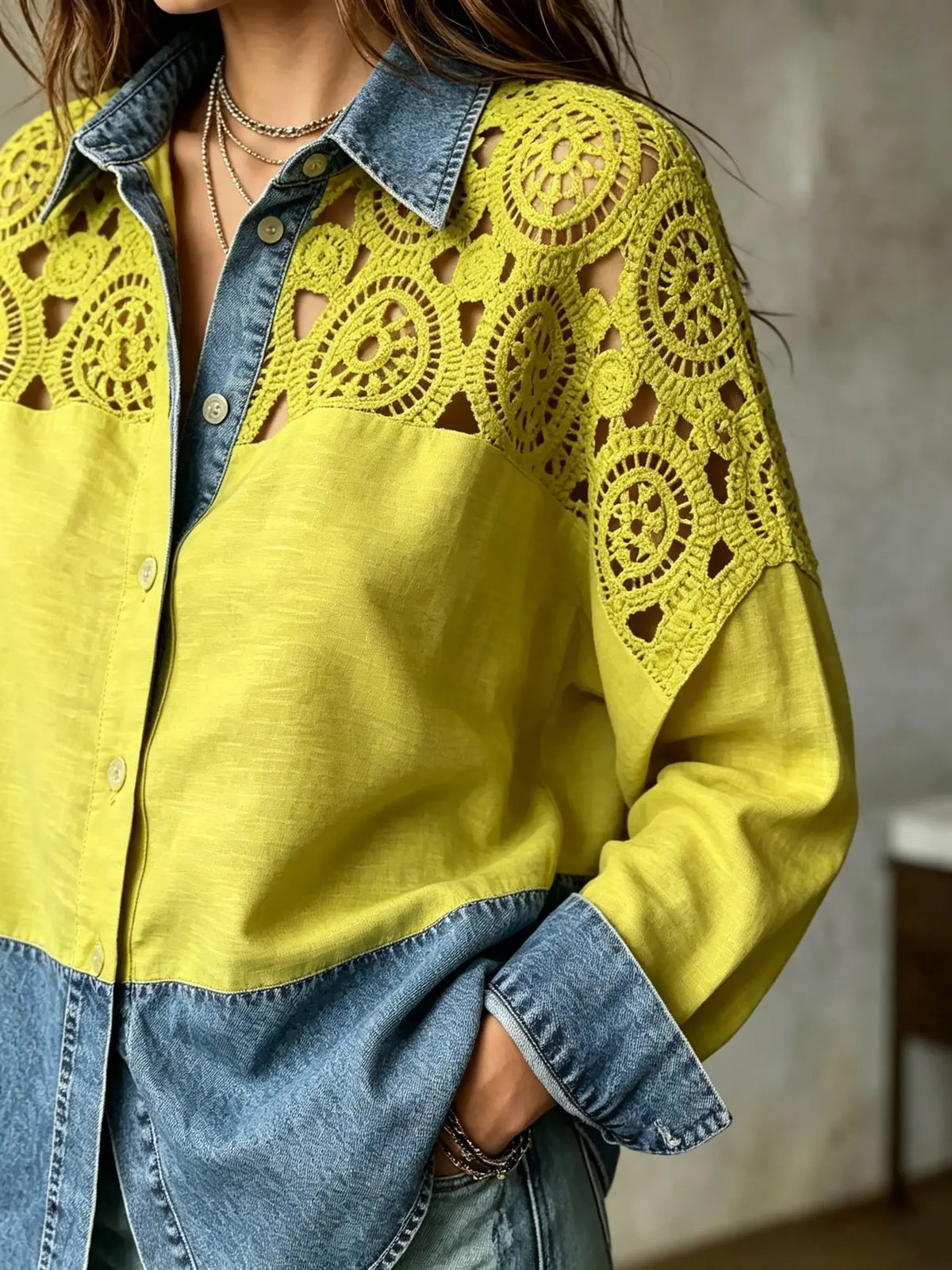 Damen Langarmshirt mit gehäkeltem Einsatz und Jeans-Saum