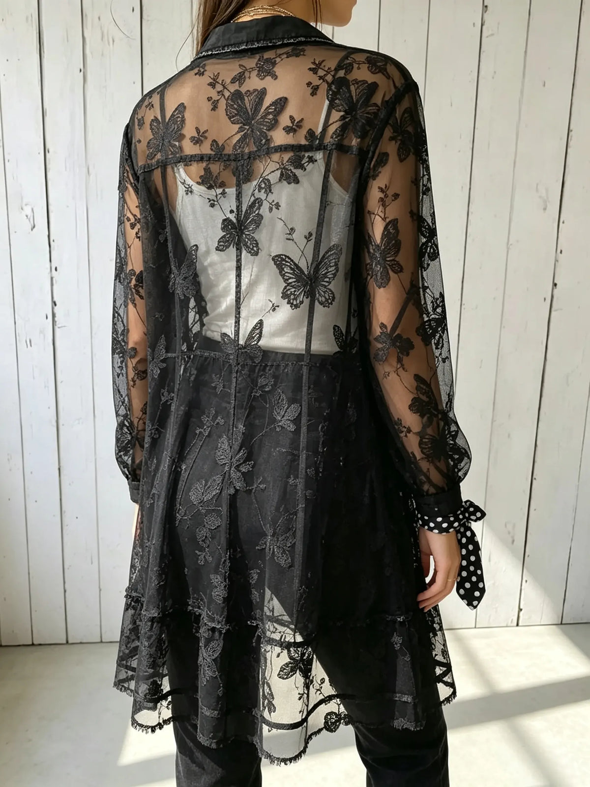 Damen Langarm-Cardigan mit Schmetterlings-Spitzenmuster und ausgefransten Kanten, durchsichtig