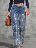 Locker sitzende Jeans mit geradem Bein und Fransen-Detail
