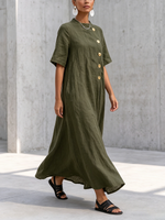 Elegantes olivgrünes Kleid mit Metallknöpfen