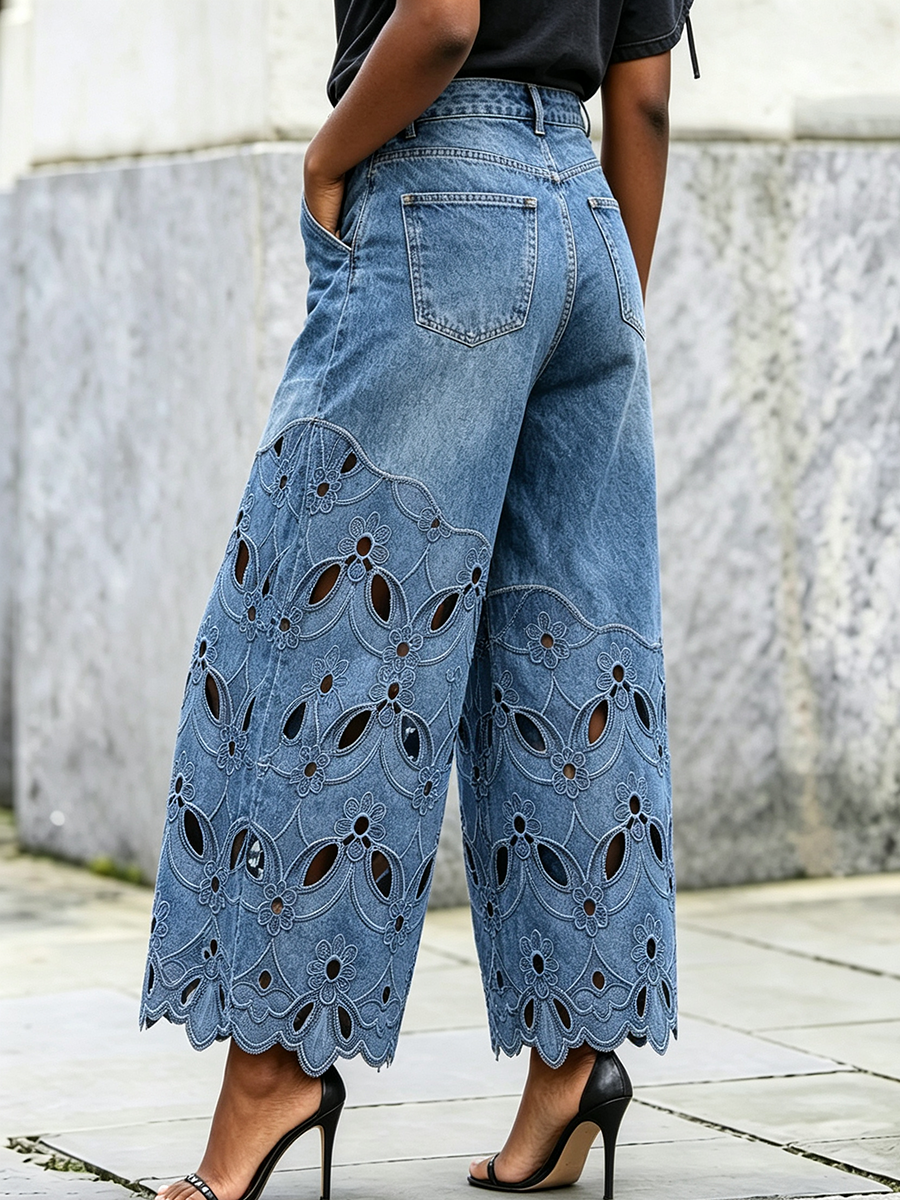 Pantaloni di jeans corti con ricamo floreale chic