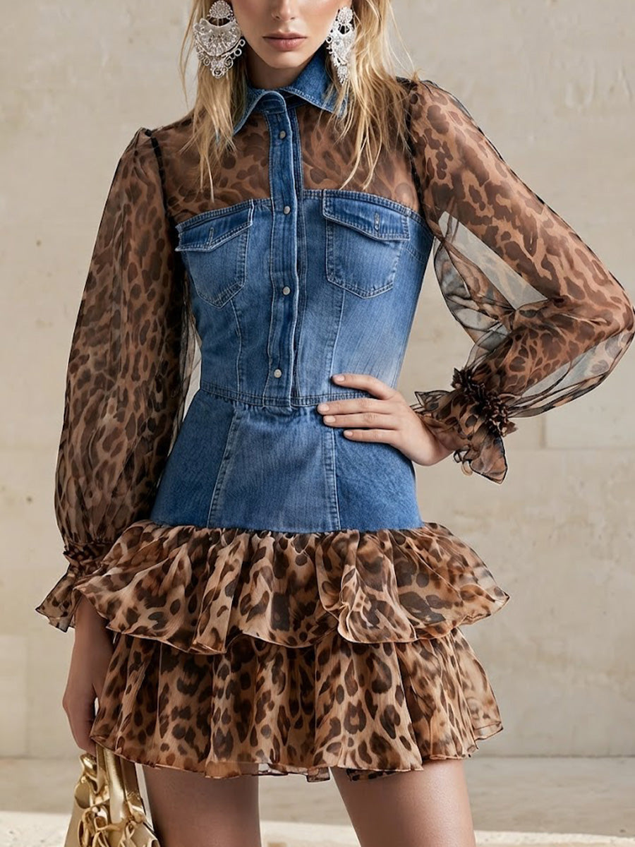 Vestido camisa combinado de mezclilla lavada y gasa con estampado de leopardo, con cuello, cierre frontal de botones, cintura ajustada y dobladillo con volantes de doble capa.