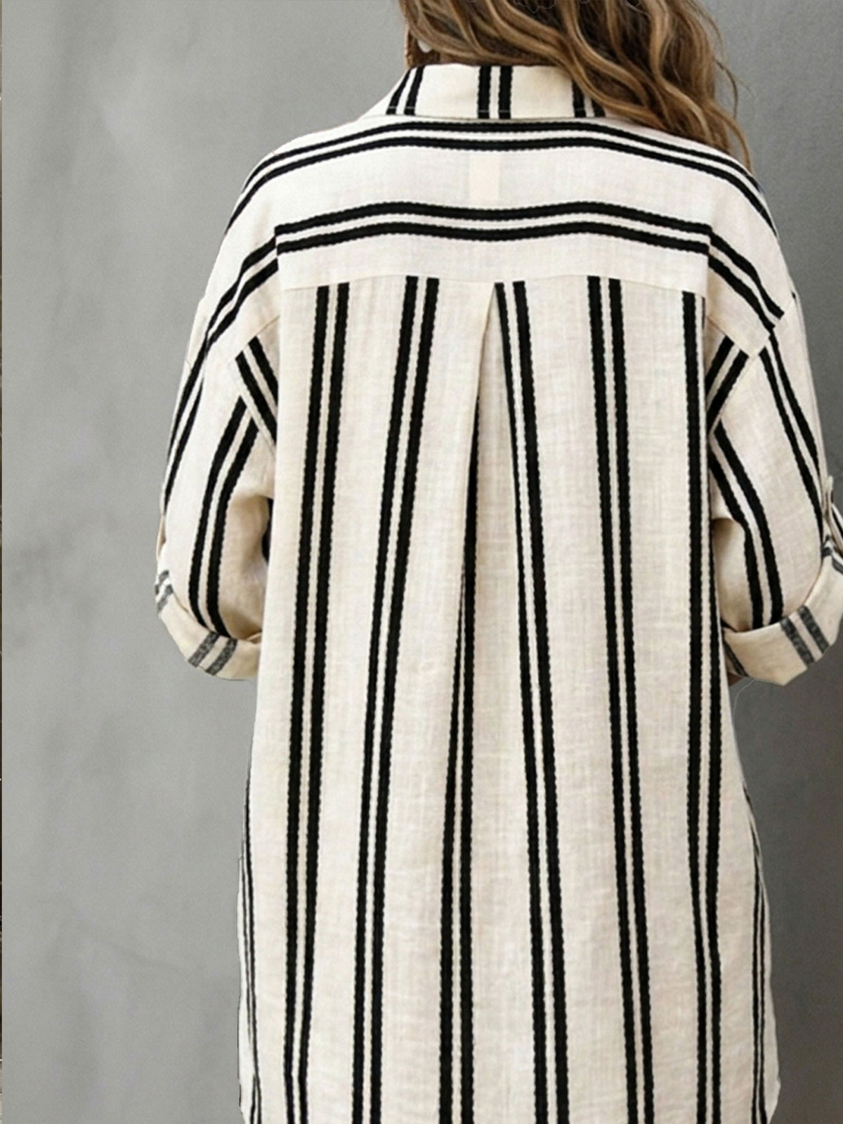 Vestito midi fluido da donna in chiffon a maniche corte con scollo a V e tasche