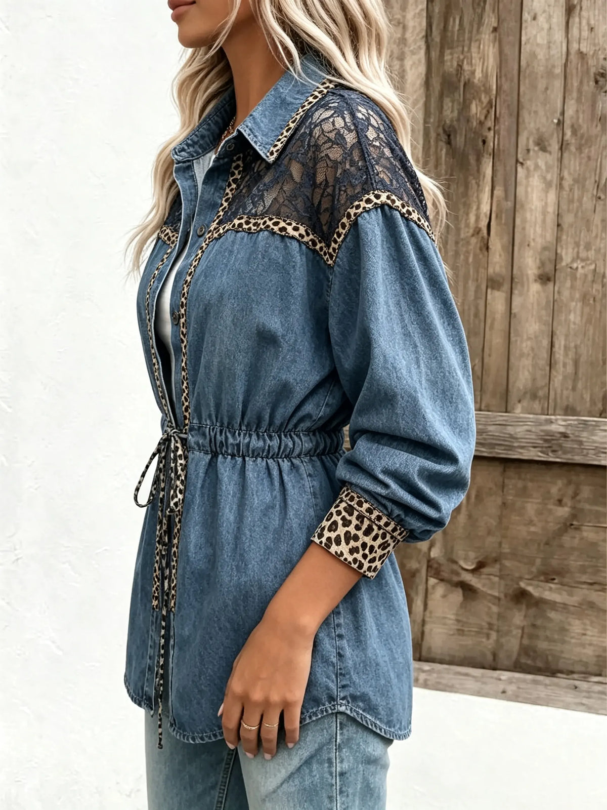 Damen Jeansjacke mit Leopardenmuster, Spitzenbesatz und Kordelzug in der Taille