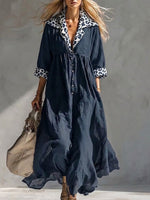 Maxikleid im Retro-Resort-Stil aus Leinen: V-Ausschnitt, Knopfleiste vorne, hoch tailliert mit Falten, mit Leopardenmuster-Einsätzen am Kragen und an den Manschetten; schmeichelhafte Passform