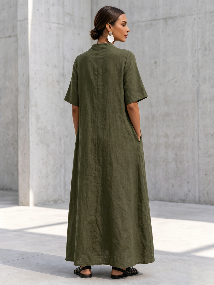 Elegantes olivgrünes Kleid mit Metallknöpfen