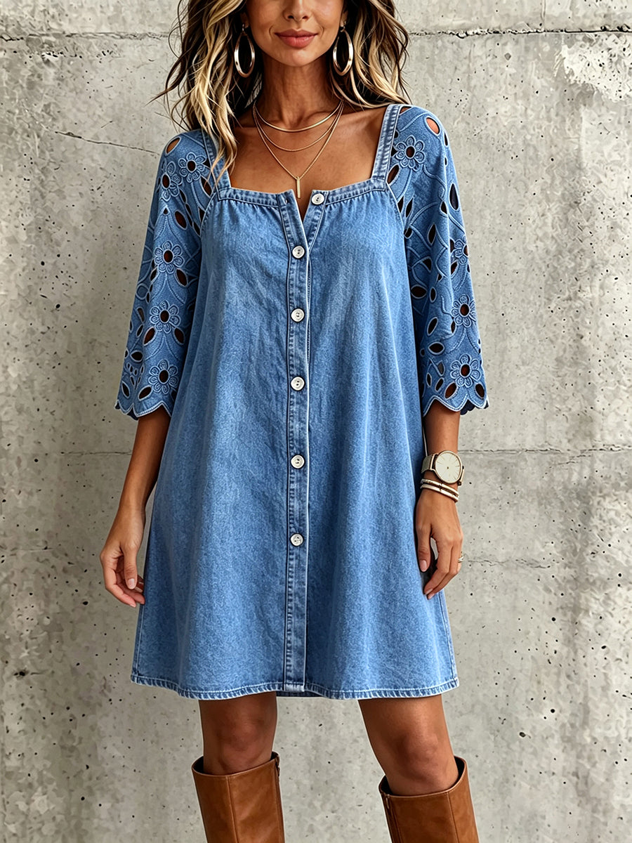 Boho-Chic Jeanskleid mit quadratischem Ausschnitt und floral bestickten Ärmeln