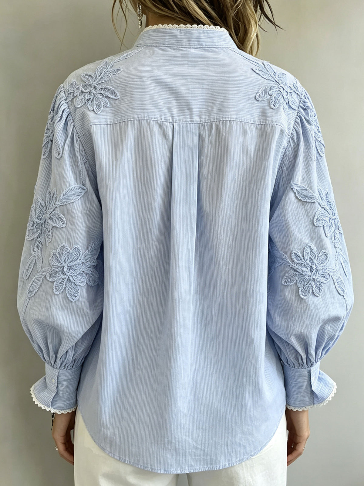 Dames blouse met 3D bloemenborduursel, pofmouwen, gestreept, met kraag en knopen