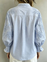 Dames blouse met 3D bloemenborduursel, pofmouwen, gestreept, met kraag en knopen