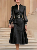 Vestito di jeans elegante con pannelli di maniche in organza.