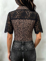 Casual denim blouse met luipaardprint en kanten inzetstukken