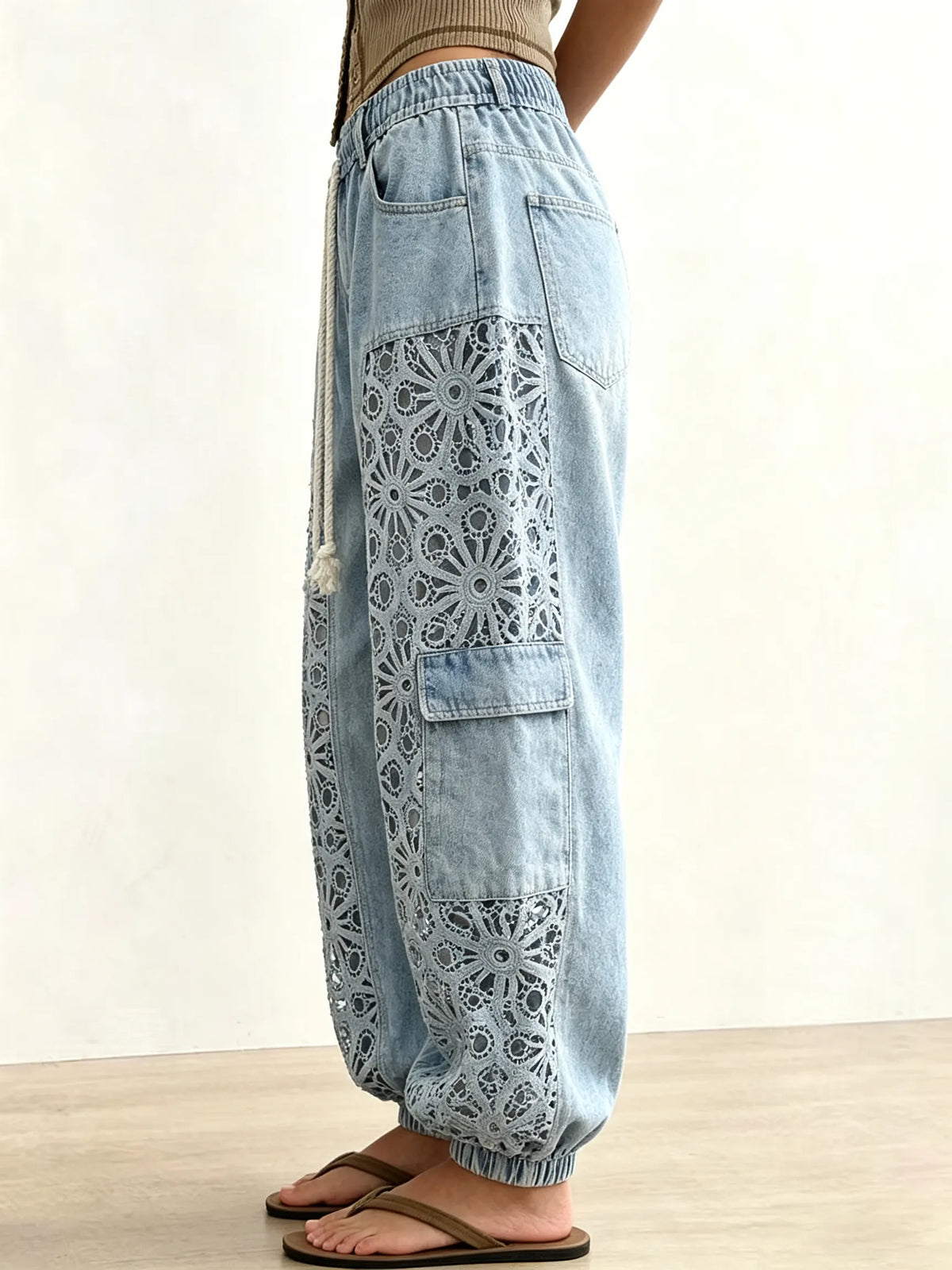 Jeans a palloncino da donna con coulisse e pannelli in pizzo