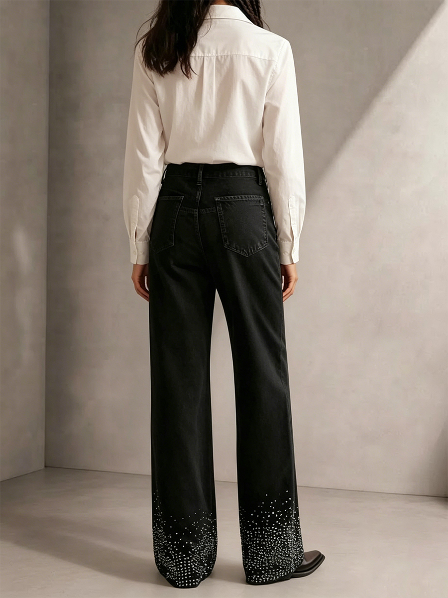 Locker sitzende, gerade geschnittene Stretch-Denim-Hose mit Strassverzierung