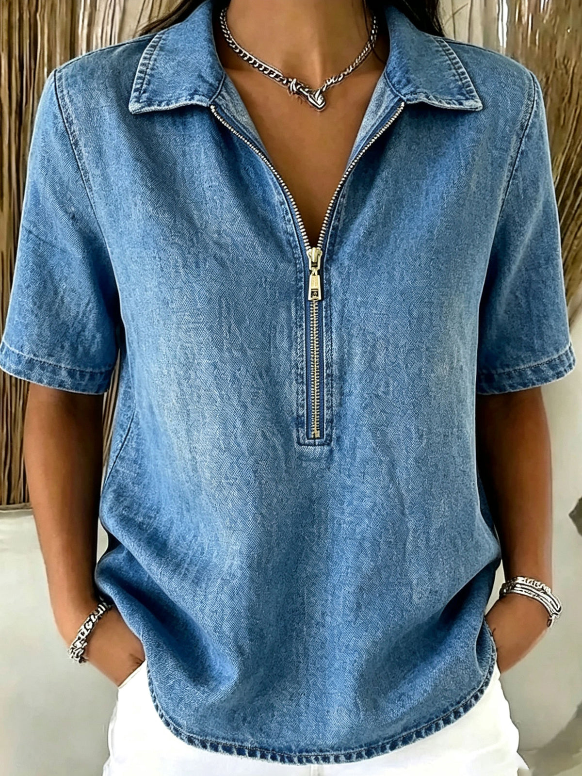 Blusa de ganga de lavagem clara para mulher, com meio fecho, gola e mangas curtas