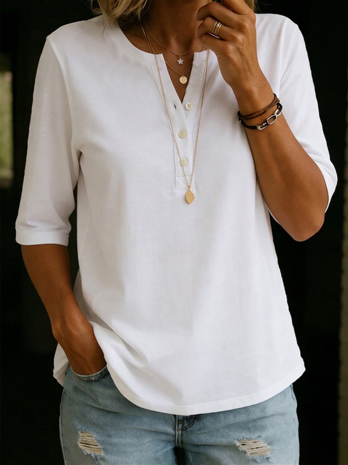 T-shirt classica con collo Henley in 100% cotone