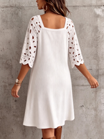 Robe en maille élégante à encolure carrée avec manches brodées de fleurs