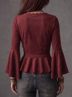 Romantisches Oberteil aus Kunstwildleder mit Schnürung und Glockenärmeln