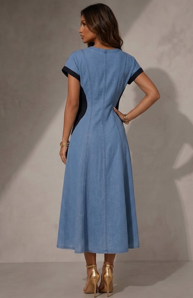 Stilvolles lässiges schwarzes Denim-Kleid mit Spitzenpaneelen