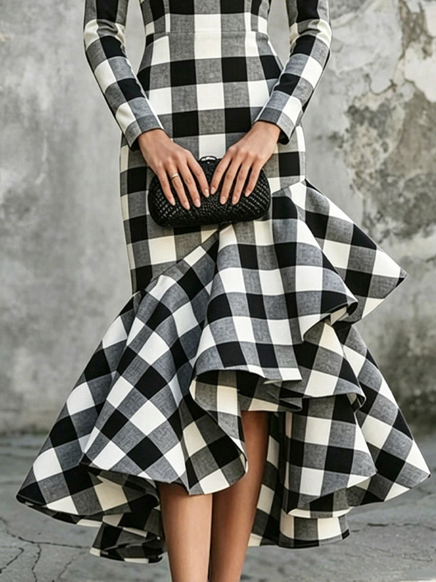 Vestido feminino casual artístico preto e branco com padrão xadrez, bainha com folhos e mangas compridas elegantes