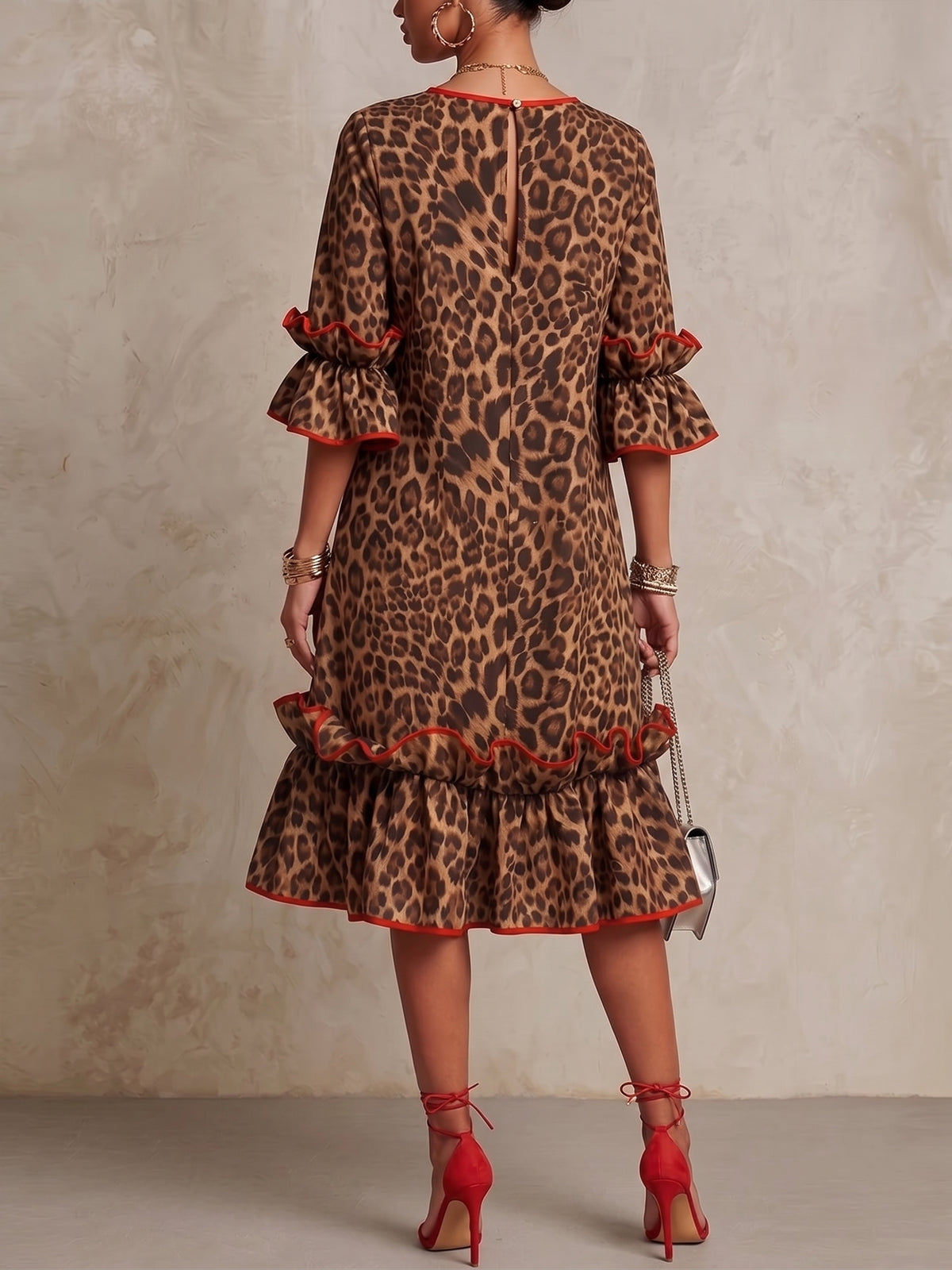 Robe élégante en lin et coton à imprimé léopard avec volants