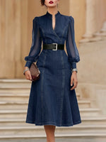 Vestito di jeans elegante con pannelli di maniche in organza.