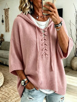 Gemütlicher Strickpullover mit Kapuze und Schnürung