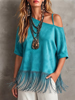 Blusa de ante sintético de manga corta y corte holgado con escote asimétrico al hombro y dobladillo con flecos