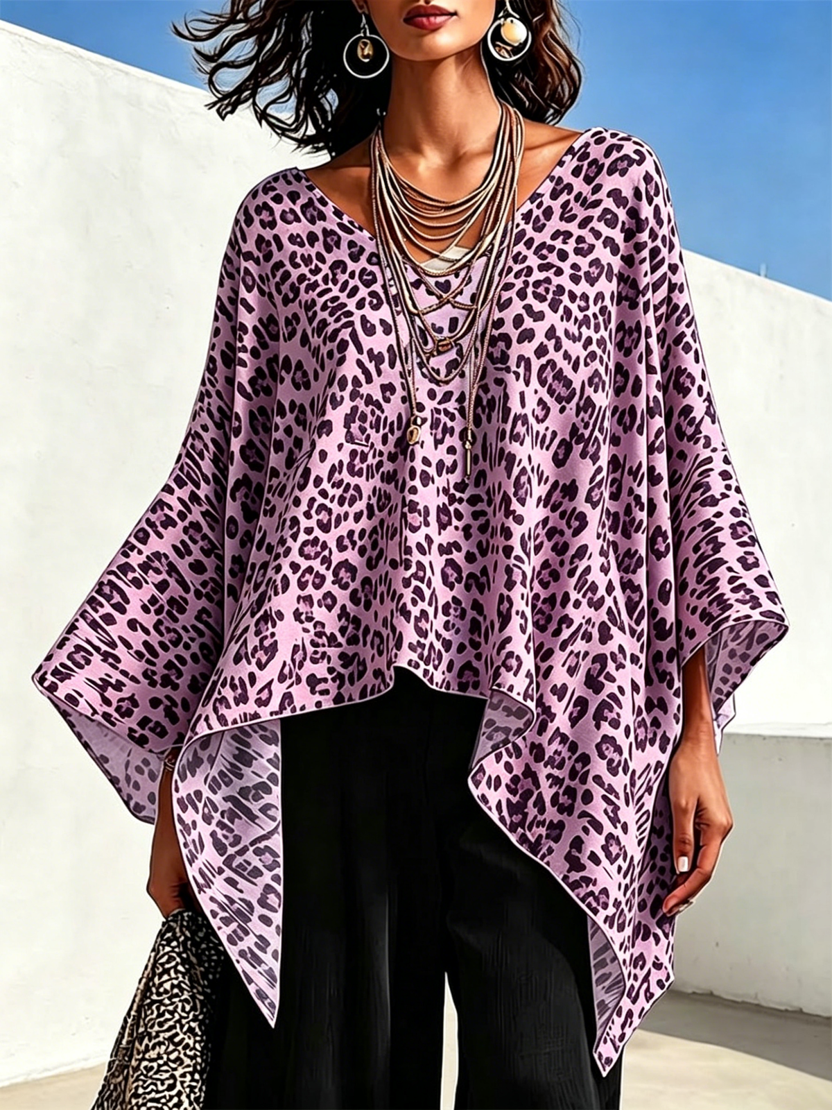 Leopardenmuster-Top mit rundem Ausschnitt, asymmetrischem Saum und Fledermausärmeln