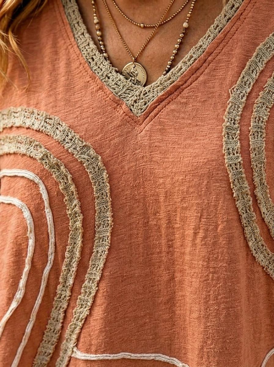 Damen Bluse im Boho-Stil mit V-Ausschnitt, Fransen, Stickerei, 3/4-Ärmeln und Rostfarbe