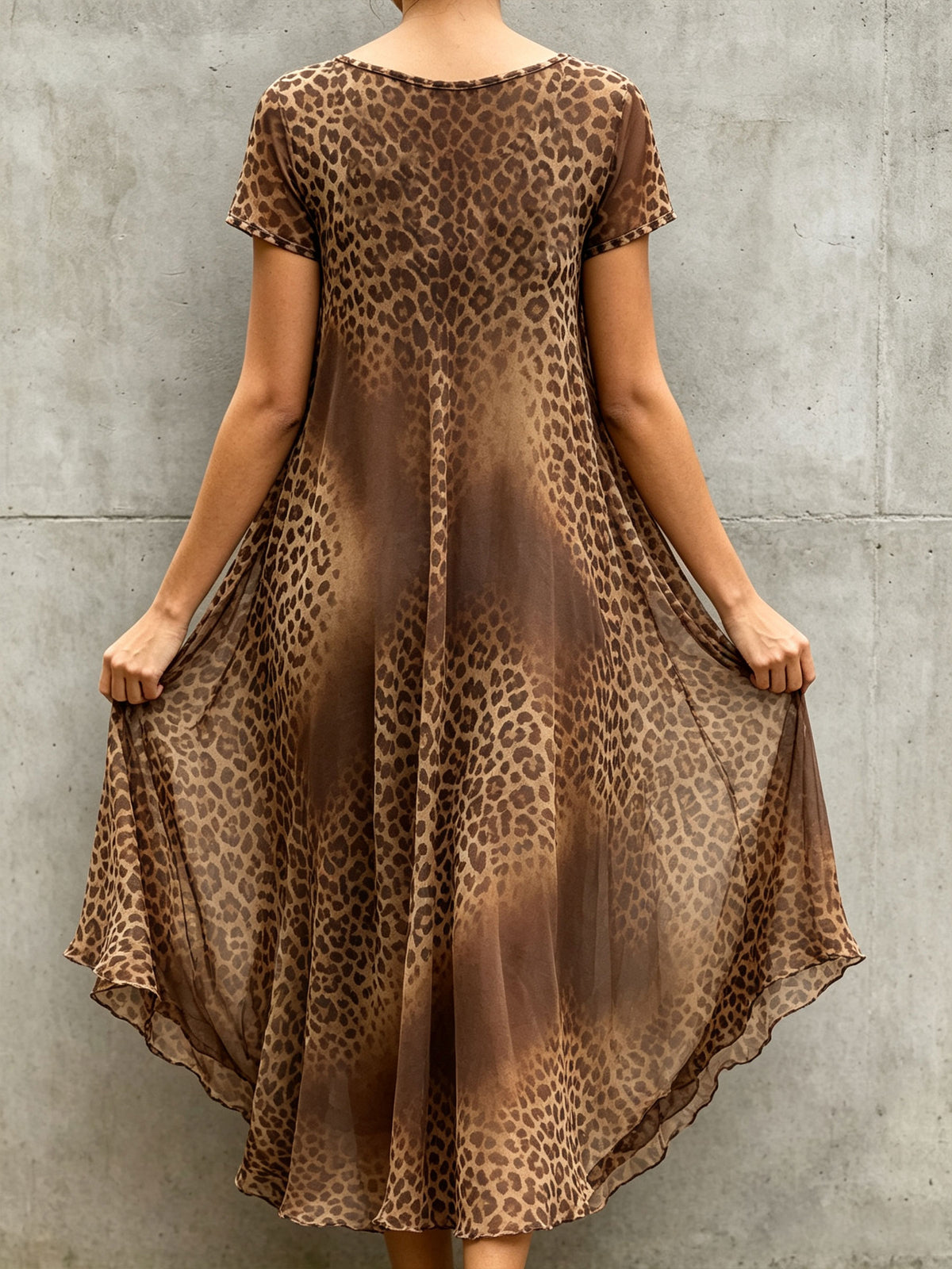 Vestido Maxi de Chiffon Irregular com Estampa de Leopardo em Degradé e Mangas Curtas para Mulher