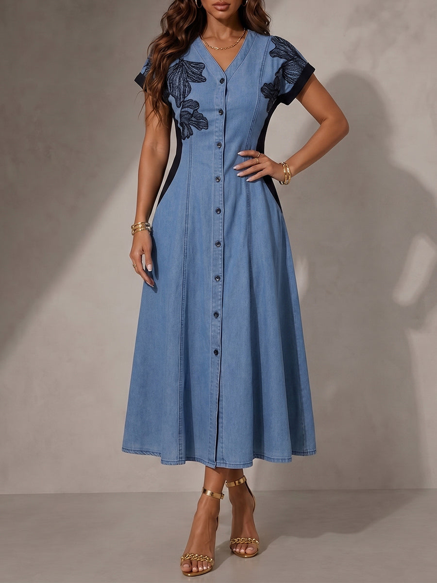 Stilvolles lässiges schwarzes Denim-Kleid mit Spitzenpaneelen
