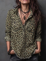 Vintage Leoparden-Jeanshemd mit ausgefransten Kanten und Knopfleiste