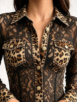 Damenbluse aus transparentem Spitzenstoff mit Leopardenbesatz