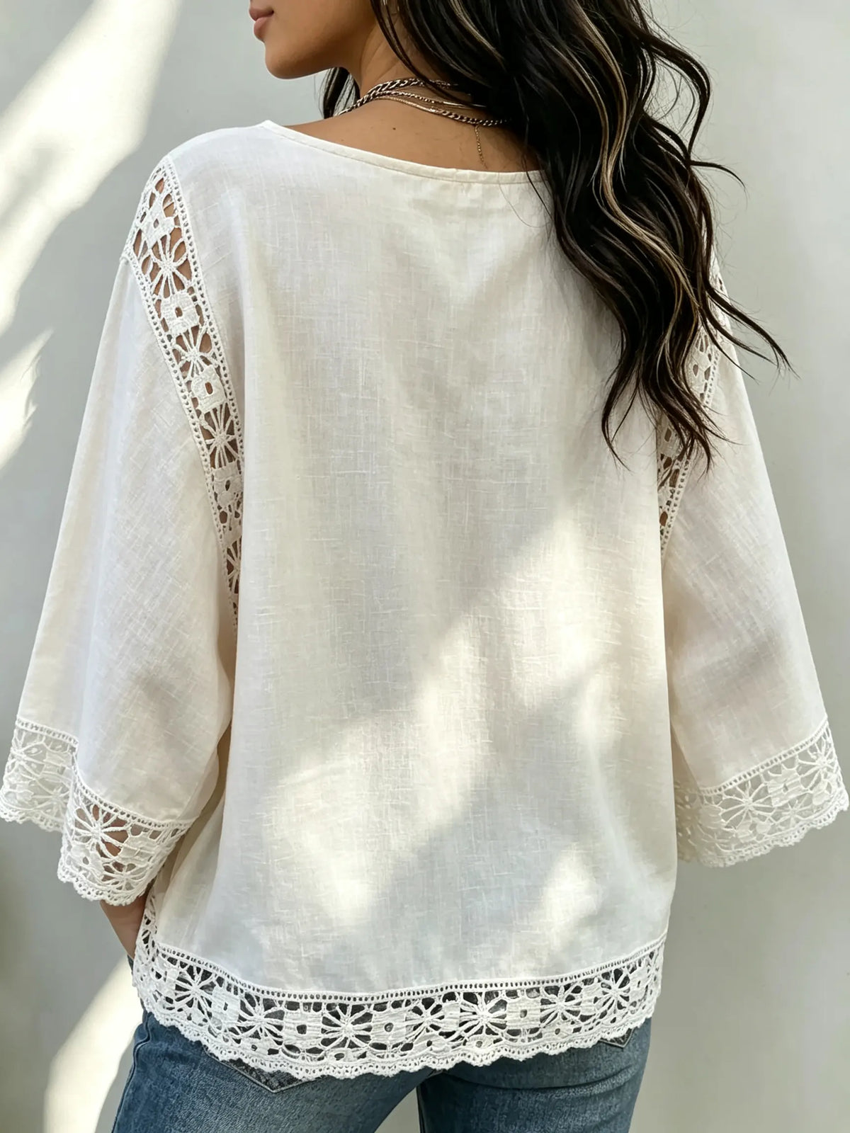 Damblus med löst fall och panel i virkad spets