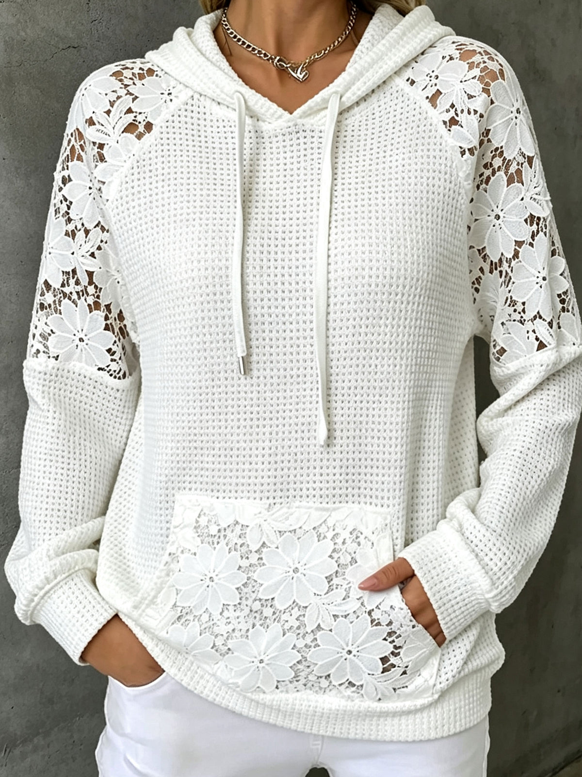 Damen Kapuzenpullover mit Blumen-Spitzenmuster, Raglanärmeln, Waffelstrick und Kordelzug